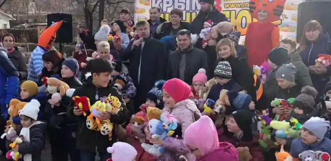 Подари игрушку